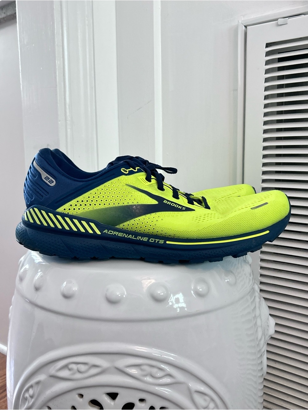 tBrooks Adrenaline GTS 22 yellow size 13